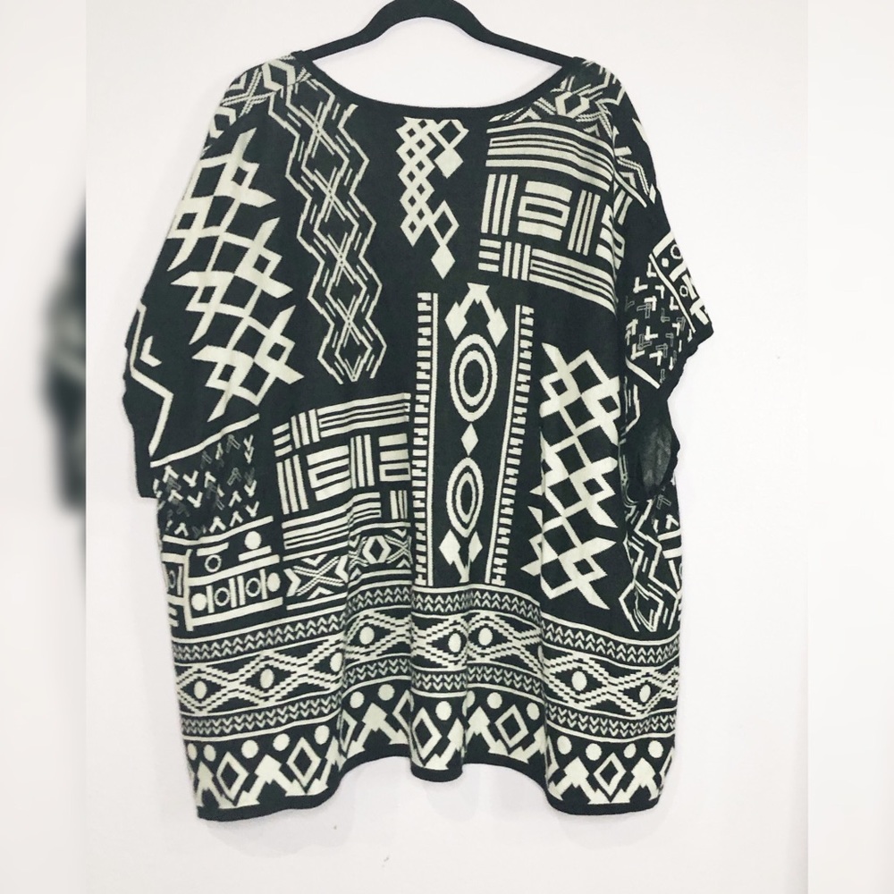 Forever 21 tribal print Aztec poncho